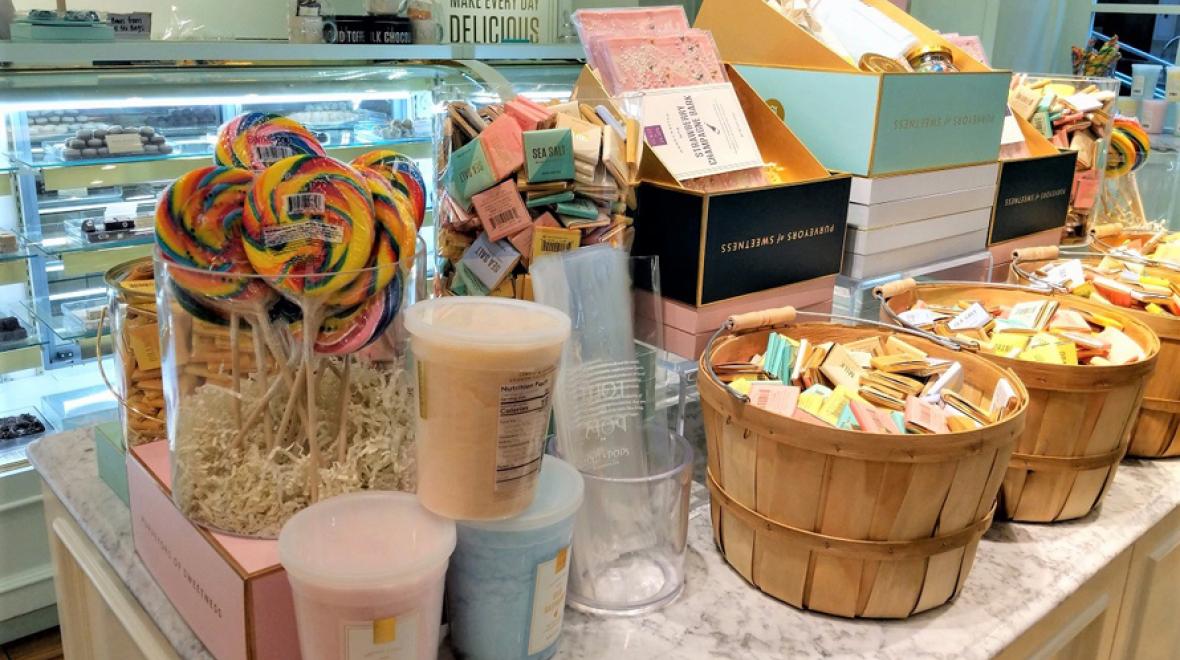 Lolli-pops-best-candy-shop-best-fancy-candy-shops-Seattle-Bellevue-Eastside-kids