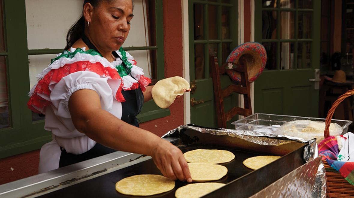 woman making tacos
