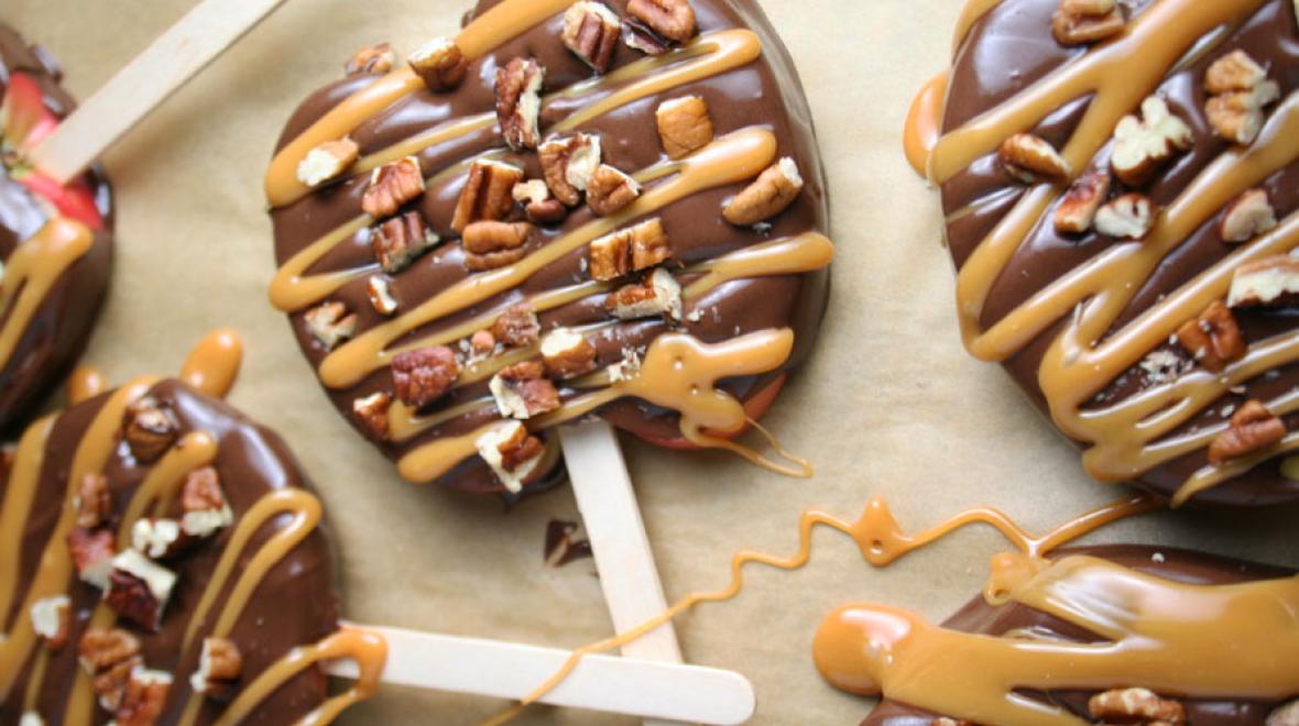 Chocolate Turtle Apple Slices 