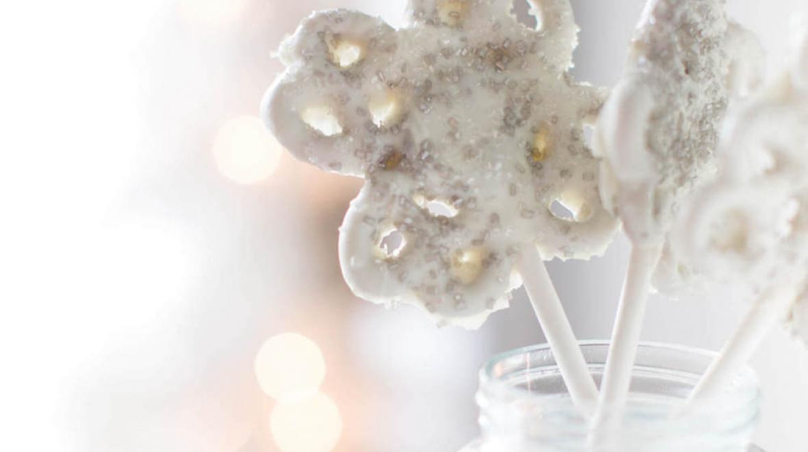Snowflake Pretzel Pops 