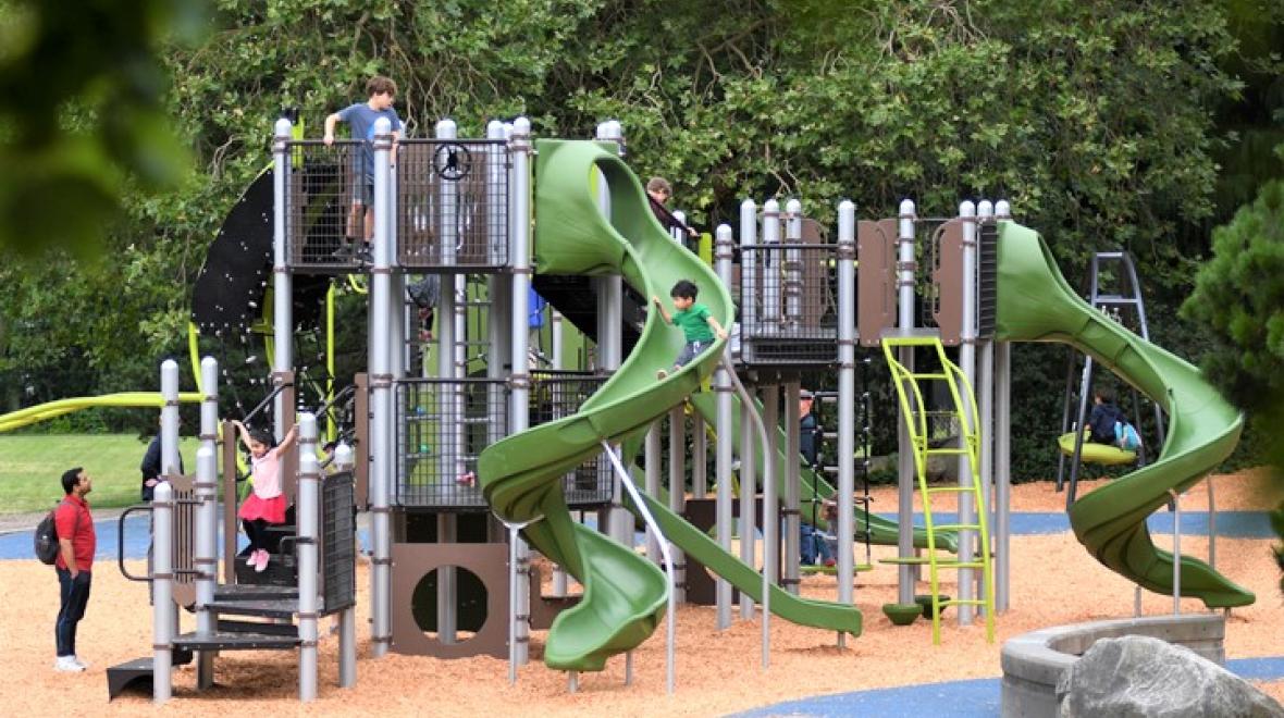 Wallingford-playfield-new-playground-seattle-best-new-playgrounds-seattle-bellevue-tacoma-eastside-south-sound
