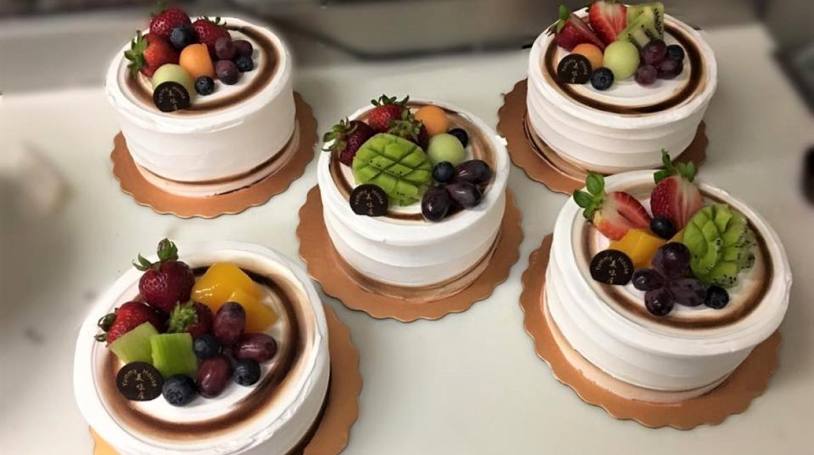 Yummy-House-hong-kong-style-desserts-seattle-best-bakeries-treats-for-kids-families