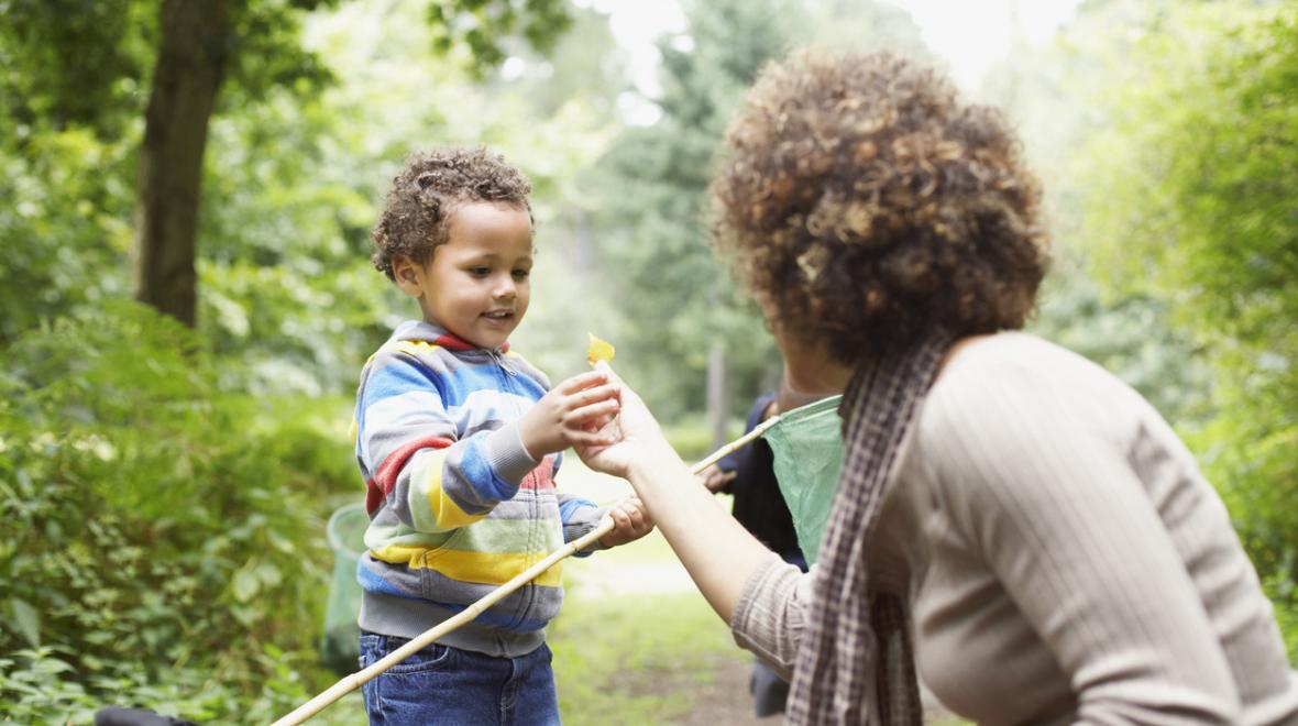 mom-and-child-outdoors-best-spring-march-events-seattle-kids-families-bellevue-tacoma-eastside