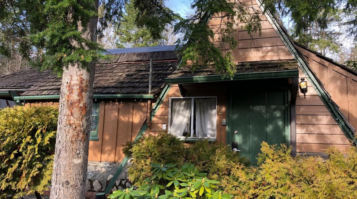Robin Hood Village Resort cottage best cabin getaways for Seattle kids and families
