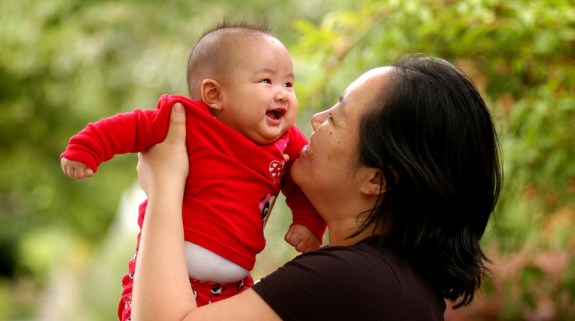 Mother Diana Chen holding baby Xuan Lily Ton-Nu family photo tips credit JiaYing Grygiel