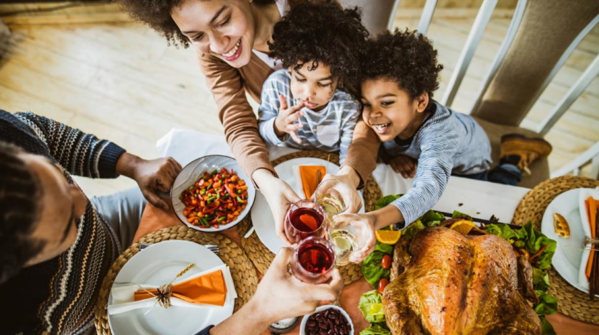 Small-thanksgiving-family-dinner