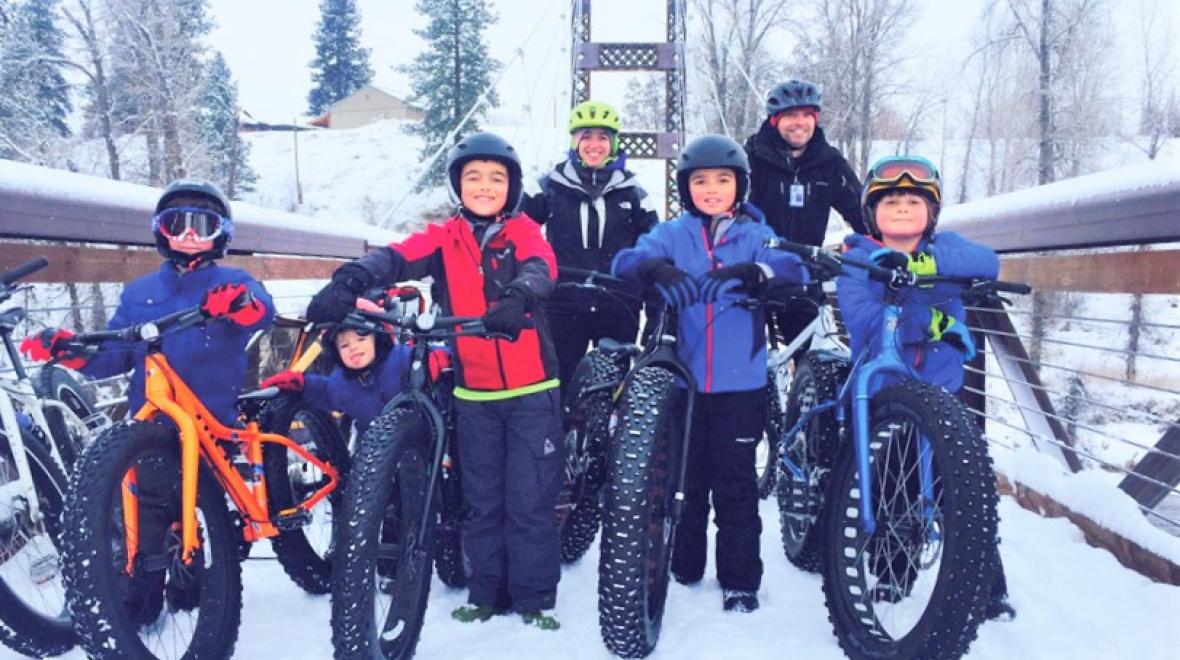 kids and parents with their fat bikes