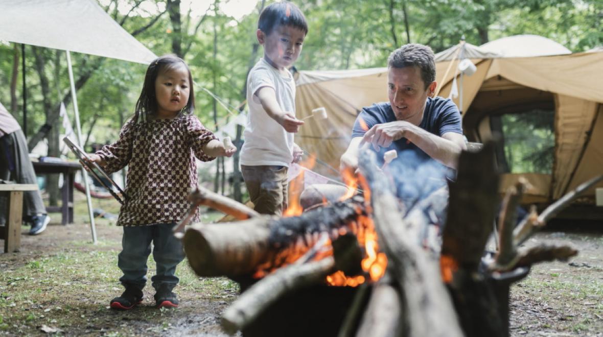 Dad-and-kids-setting-up-camp-fire