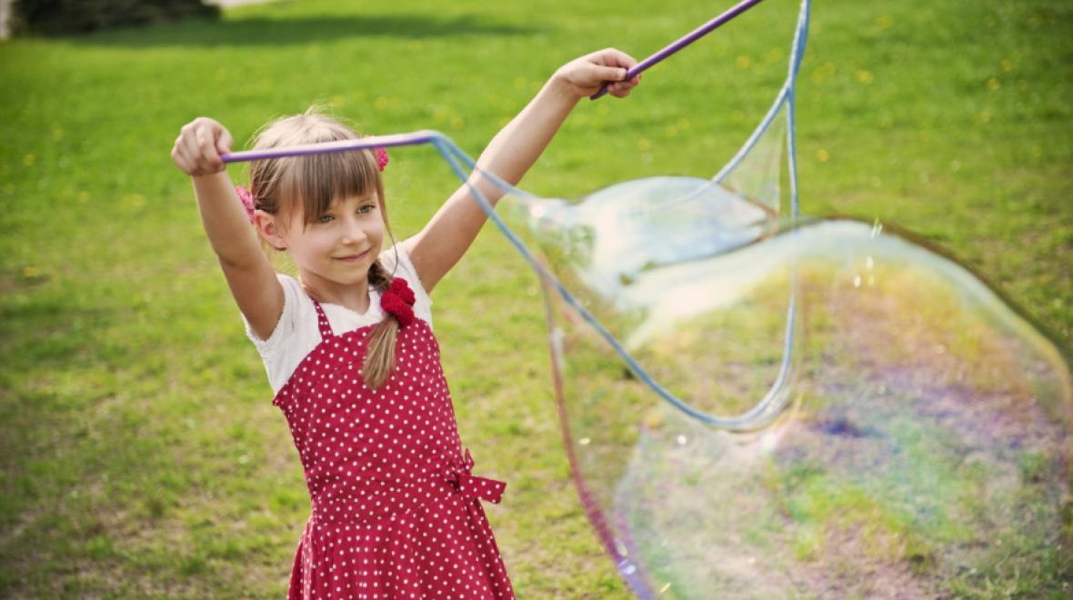 kid-with-giant-bubble