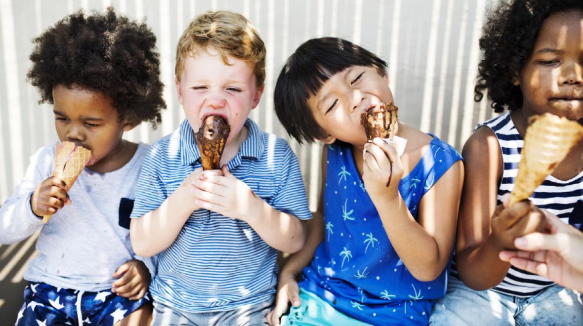 kids-eating-ice-cream