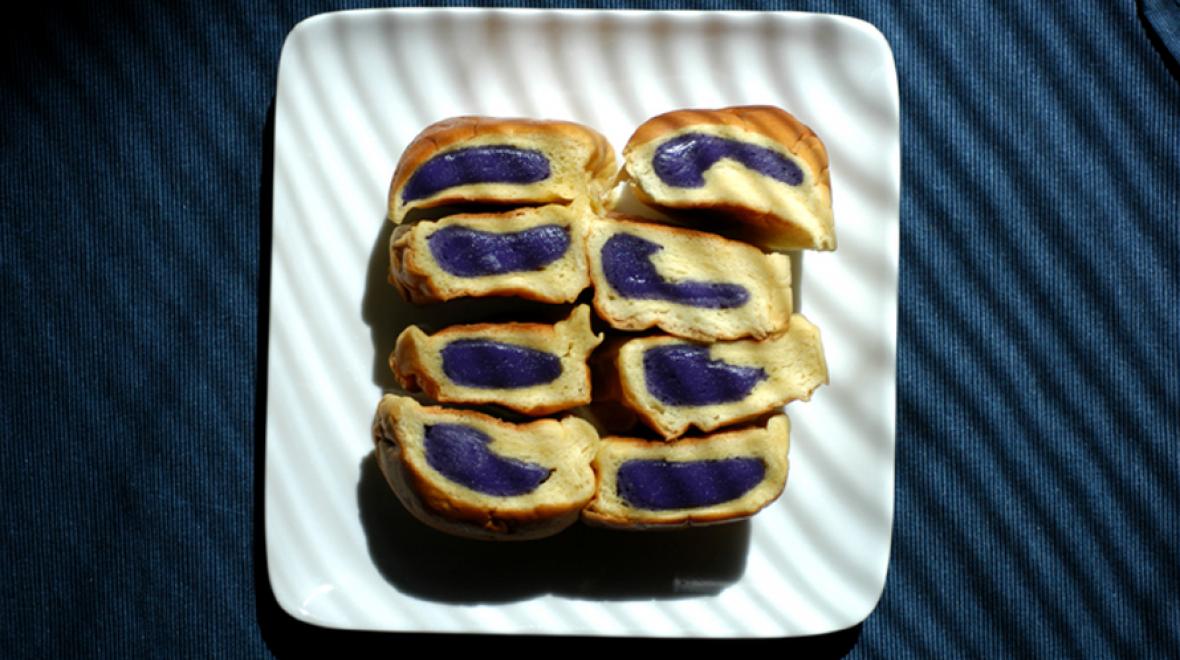 Mini ube rolls at Despi Delite bakery global bakery treats to try with kids around Seattle