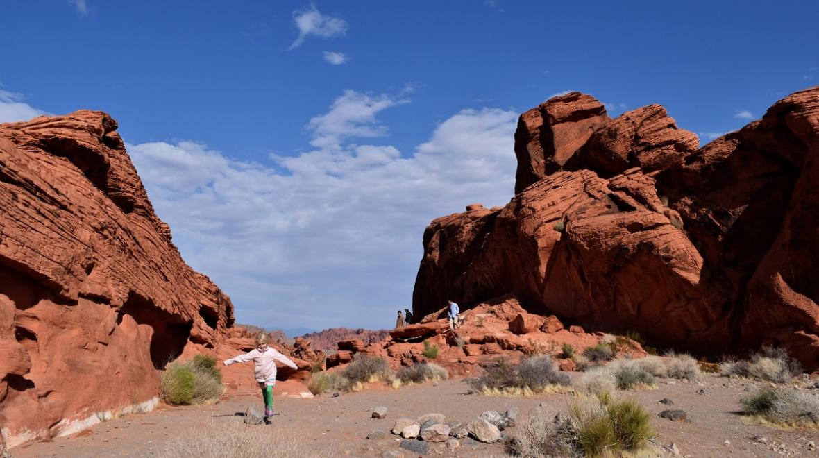 Family hiking in the Valley of Fire near Las Vegas Nevada best sunny destinations one nonstop flight away from Seattle