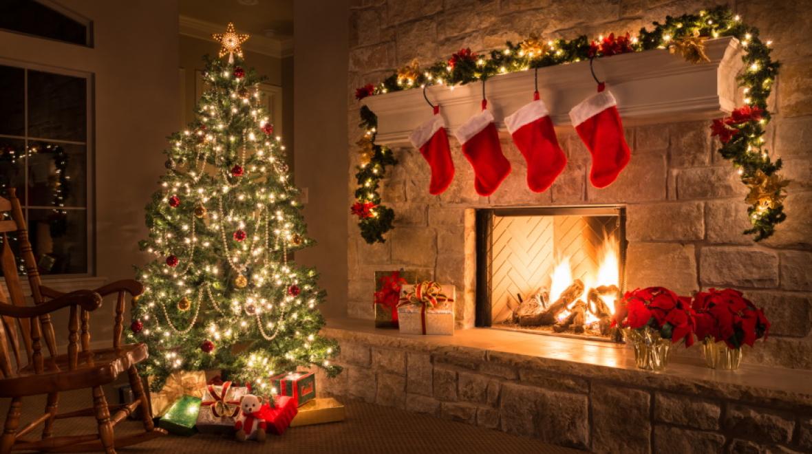 Rustic-Christmas-fireplace