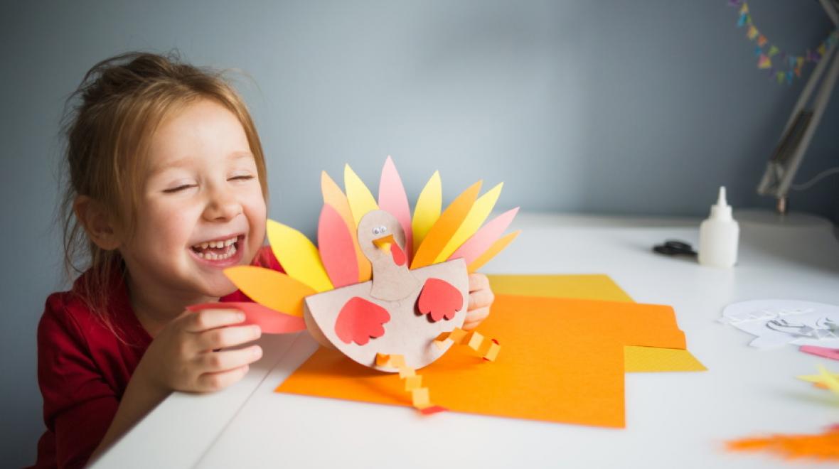 Kid-making-paper-turkey