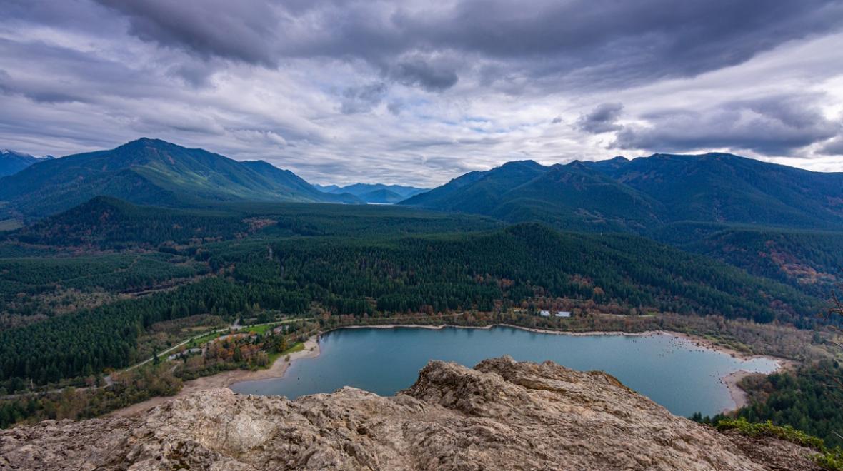 View from the top of popular Washington hike Rattlesnake Ledge