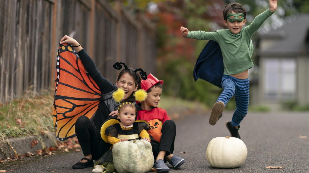 Kids-dressed-in-Halloween-costumes