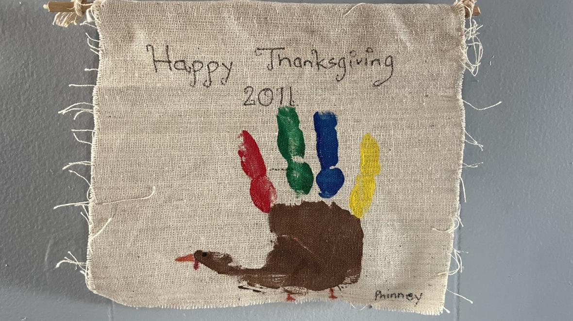 Handprint turkey on burlap for a thanksgiving craft