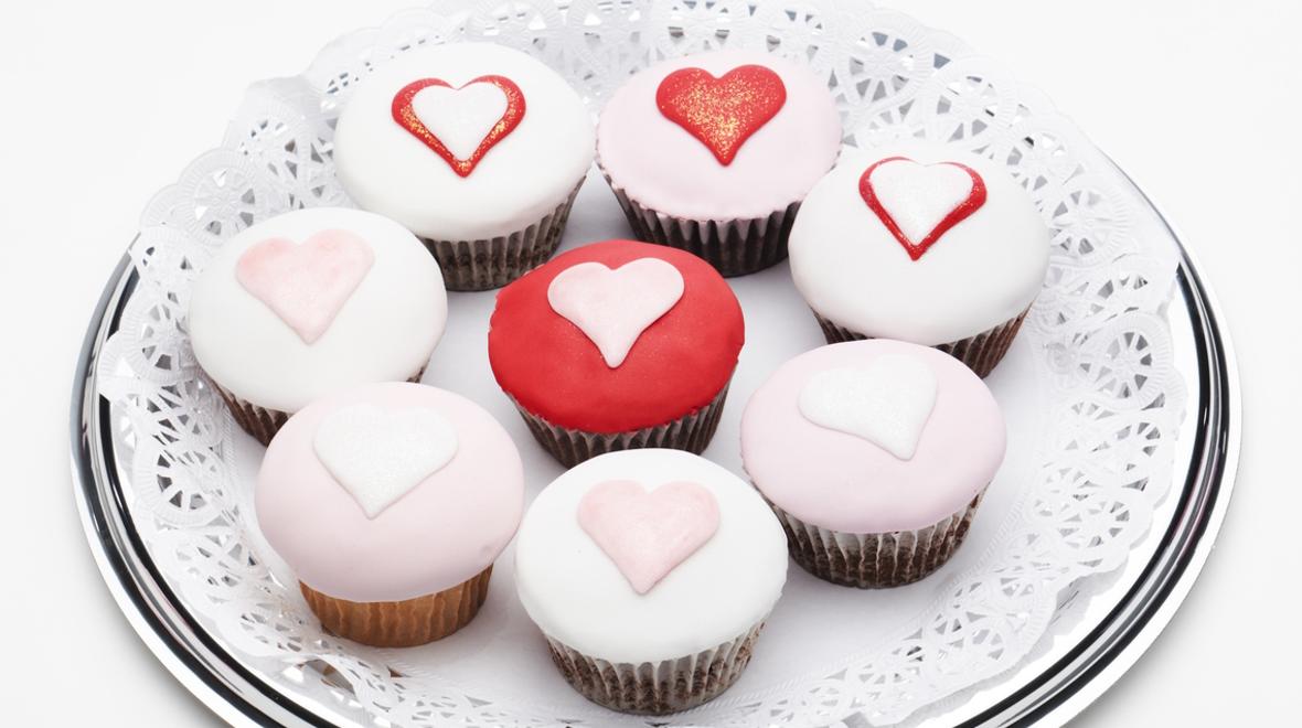 cupcakes with hearts on top