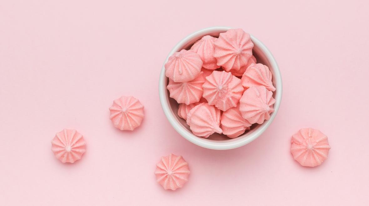 pink meringues 