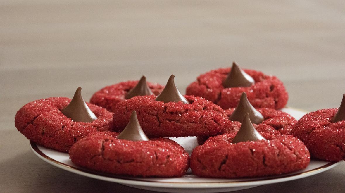 red velvet thumb cookies