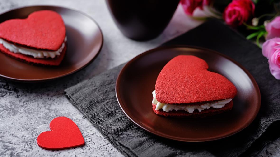 Red velvet whoopie pies