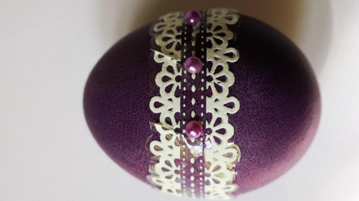 Découpage Easter egg