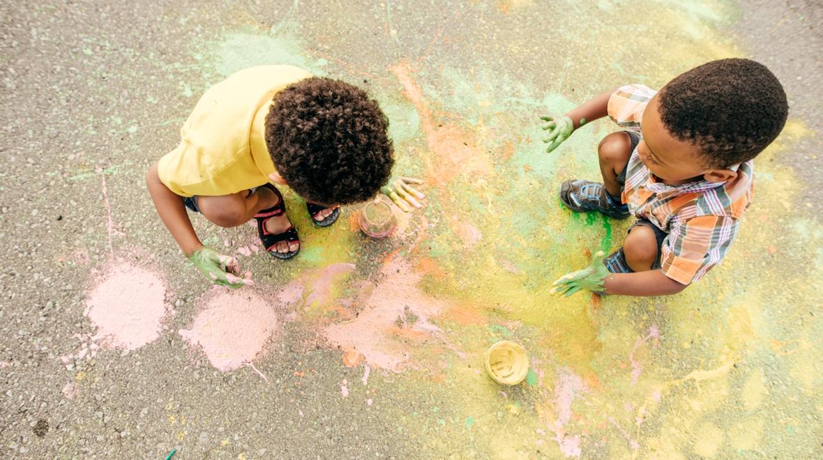 kids painting with sidewalk chalk