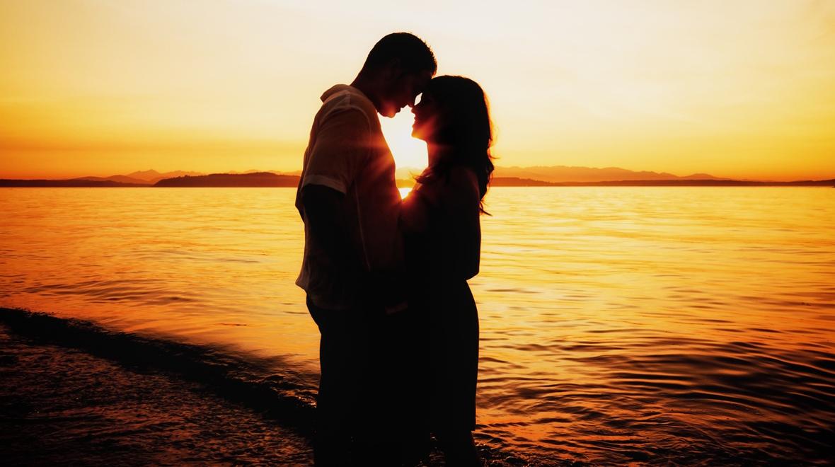 a couple enjoying a summer date night at Alki beach