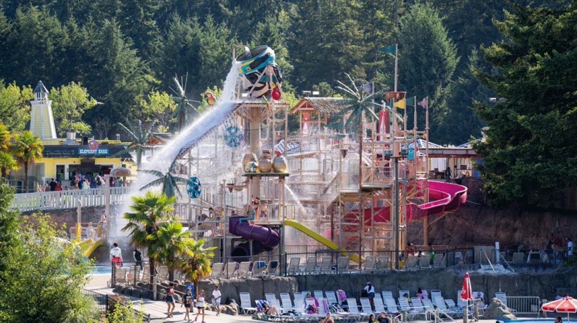 Wild Waves Hooks Lagoon feature on a sunny day, closing soon