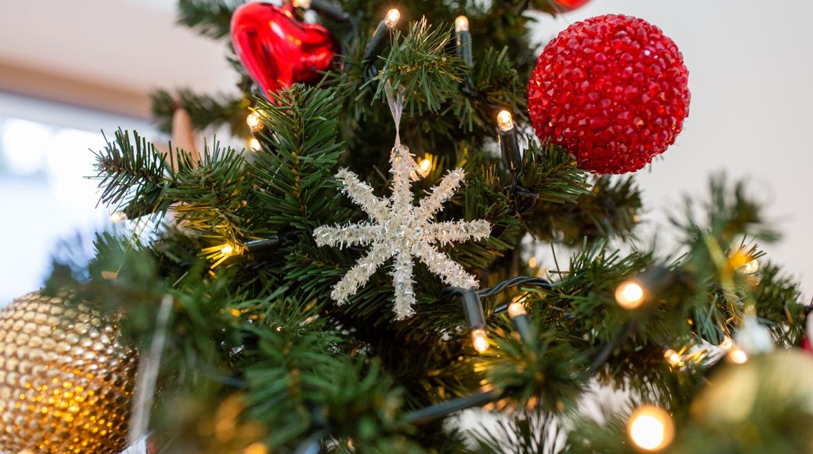 snowflake pipe cleaner ornament