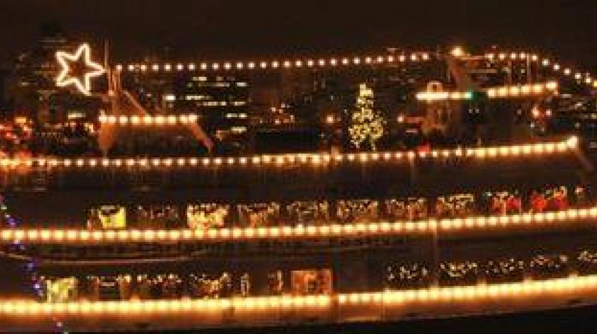 Christmas Ship Viewing Ferdinand Street Boat Launch/Stan Sayres/Mount