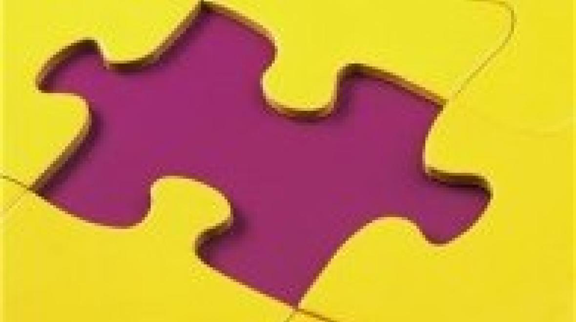 разбросанные пазлы. паззлы для детей. ребенок собирает паззлы. пазлы клипарт. собранный пазл.