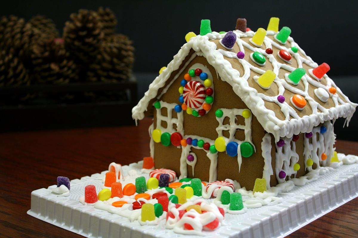 DIY Beach Gingerbread House at the Carnation Library | Seattle Area ...
