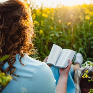 Woman-reading-book-in-nature