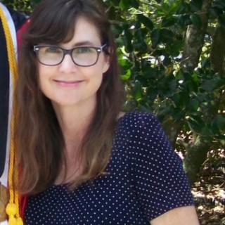 Shannon Dean headshot