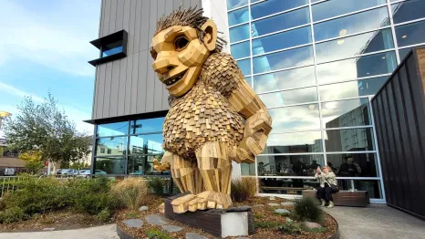 The final Thomas Dambo troll called Frankie Feetsplinters is revealed in Ballard on the artist's Northwest Trolls tour