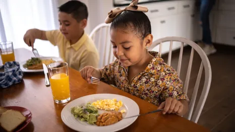 kids eating a power packed breakfast