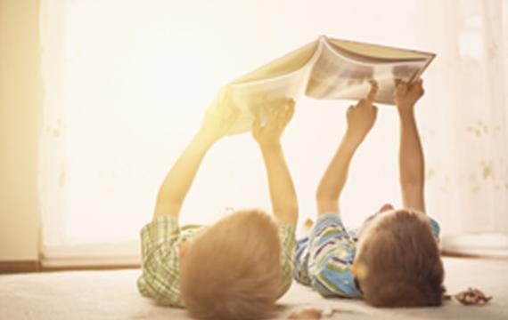 siblings reading