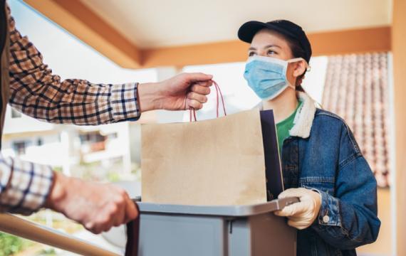 Volunteer-at-food-bank