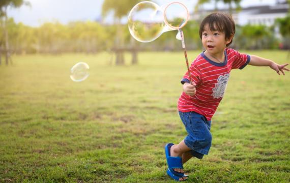 kid-with-bubble