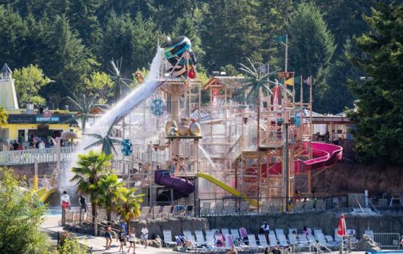 Wild Waves Hooks Lagoon feature on a sunny day, closing soon