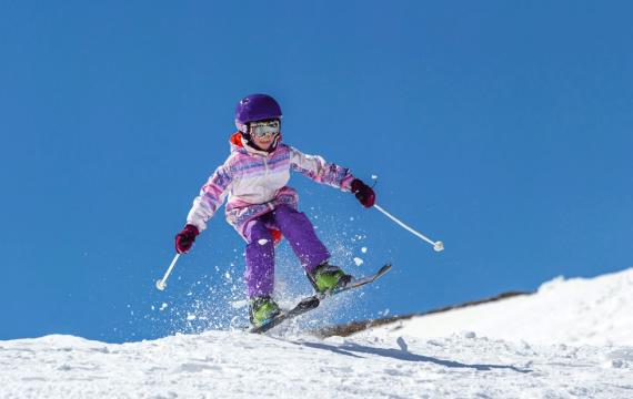 young girl skiing near Seattle over winter break, a fun family activity