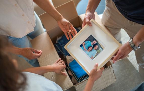 family packing up a photo
