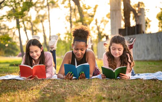 kids reading in the summer