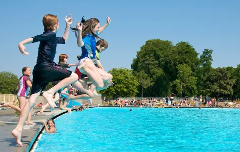 kids-jumping-in-pool