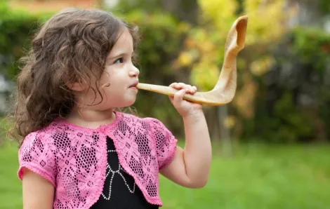 Girl with shofar, a Rosh Hashanah craft