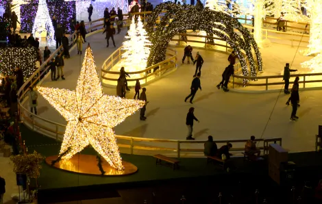 Enchant-Christmas-Seattle-light-show-T-Mobile-park-guide-for-kids-families