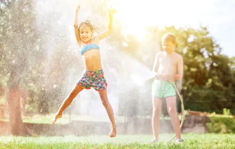 kids-dancing-in-sprinklers