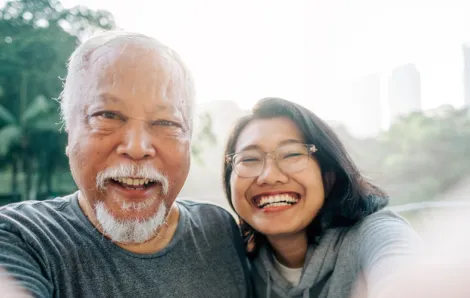Dad-and-daughter-taking-a-selfie