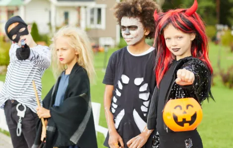 kids-wearing-Halloween-costumes